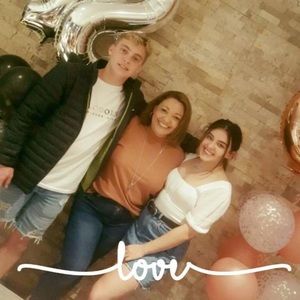 Meet your Posher, Suzanne